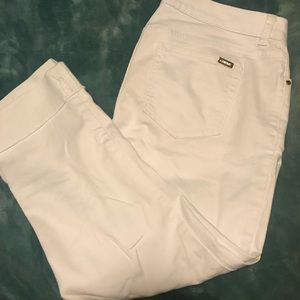 Jennifer Lopez cuffed capri’s